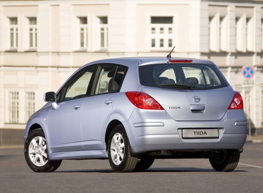 Nissan Tiida Hatchback 2010 года  (фото 3 из 6)